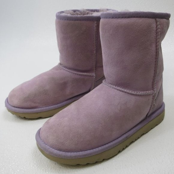 UGG Classic II Children's Sheepskin Boot Winter Shoes sz 2 - Picture 1 of 6
